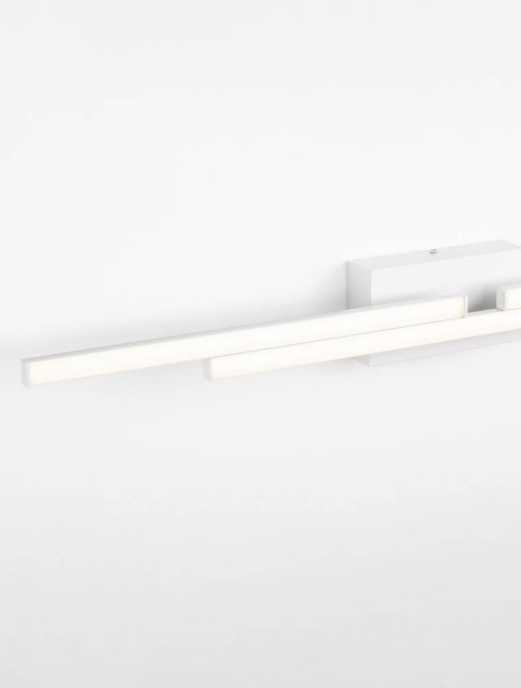 Chart LED Wandleuchte 3-flammig 3000K in modernem Design für stilvolle Beleuchtung.