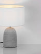 Chempo Tischleuchte Grau, Weiß mit grauem Betonfuß und weißem Lampenschirm, modernes Design, stilvoll und elegant.