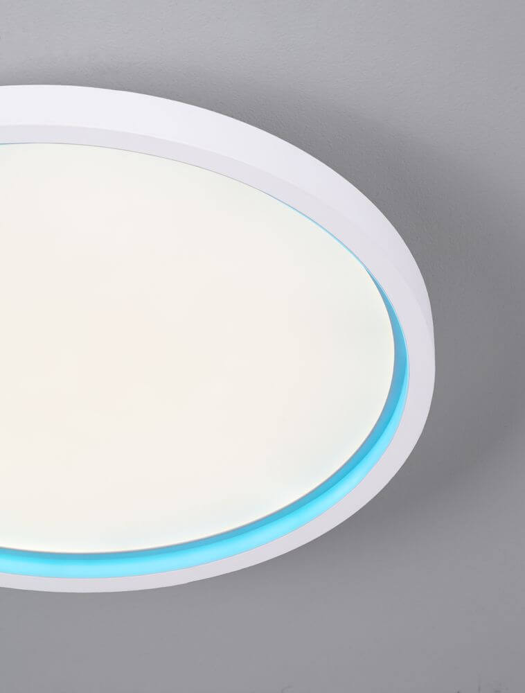 Chet LED Deckenleuchte 2-flammig 2700 5000K Weiß, modern und elegant in Weiß mit blauem Akzent.