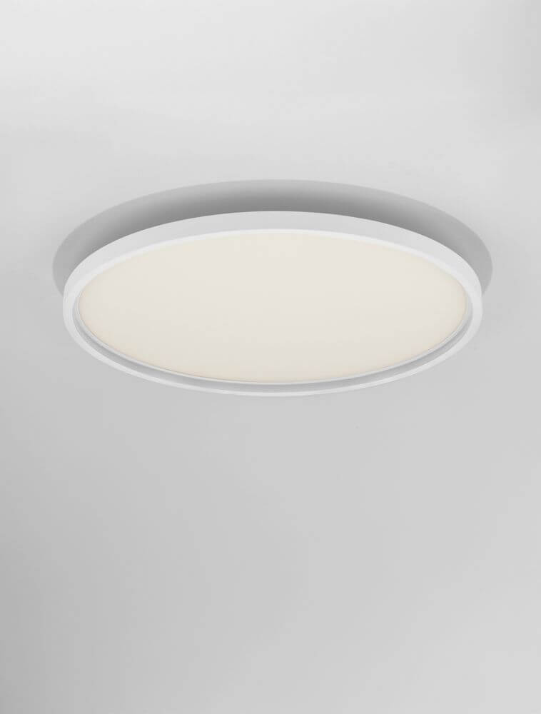 Chet LED Deckenleuchte 2-flammig 2700 5000K Weiß an einer Decke montiert.