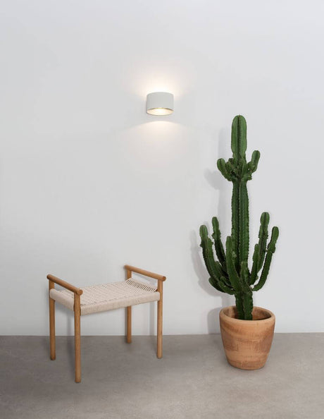 Chez LED Außenwandleuchte Oval 3000K Weiß IP54 moderne Außenwandleuchte an weißer Wand mit warmem Licht