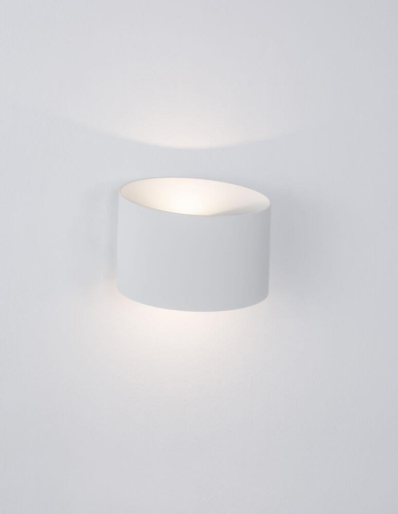 Chez LED Außenwandleuchte Oval 3000K Weiß IP54 in minimalistischer Ausführung mit warmweißem Licht.