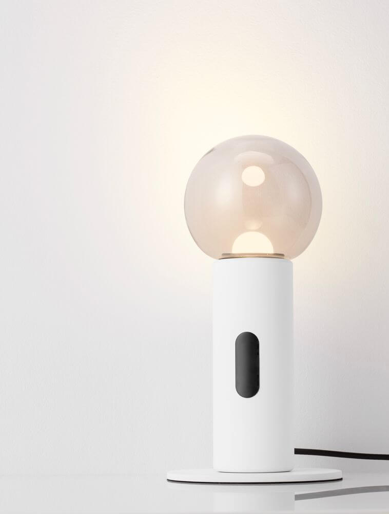Chronos LED Tischleuchte 3000K in modernem Design mit Sensor-Technik und elegantem, minimalistischem Gehäuse.