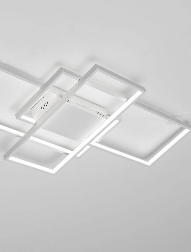 Clea LED Deckenleuchte 100cm 3-flammig 2700, 5000K in modernem Design mit rechteckigen Rahmen.