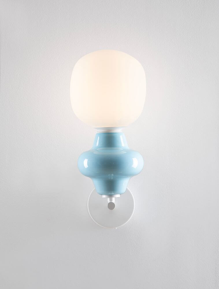 Clio Wandleuchte Ø 15cm E14 in eleganten Blautönen, ideal für Wohnzimmer und Schlafzimmer.