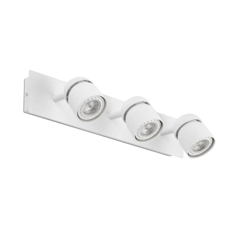 Coco Wandleuchte 3-flammig in modernem Design mit drei drehbaren Lampenschirmen auf einer weißen Halterung.