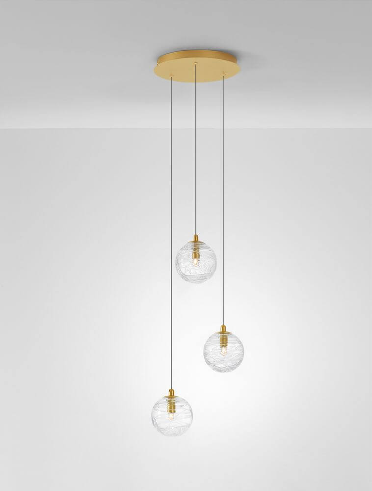 Coen Pendelleuchte 3-flammig Ø 25cm Gold, Transparent mit drei gläsernen Lampenkugeln.