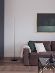 Colby LED Stehlampe 3000K Schwarz, minimalistische schwarze Stehleuchte im modernen Wohnzimmer