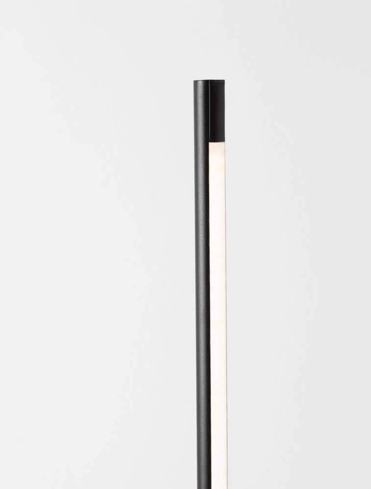 Colby LED Tischleuchte 3000K Schwarz, minimalistische Tischleuchte mit exzellenter Lichtqualität von Nova Luce.