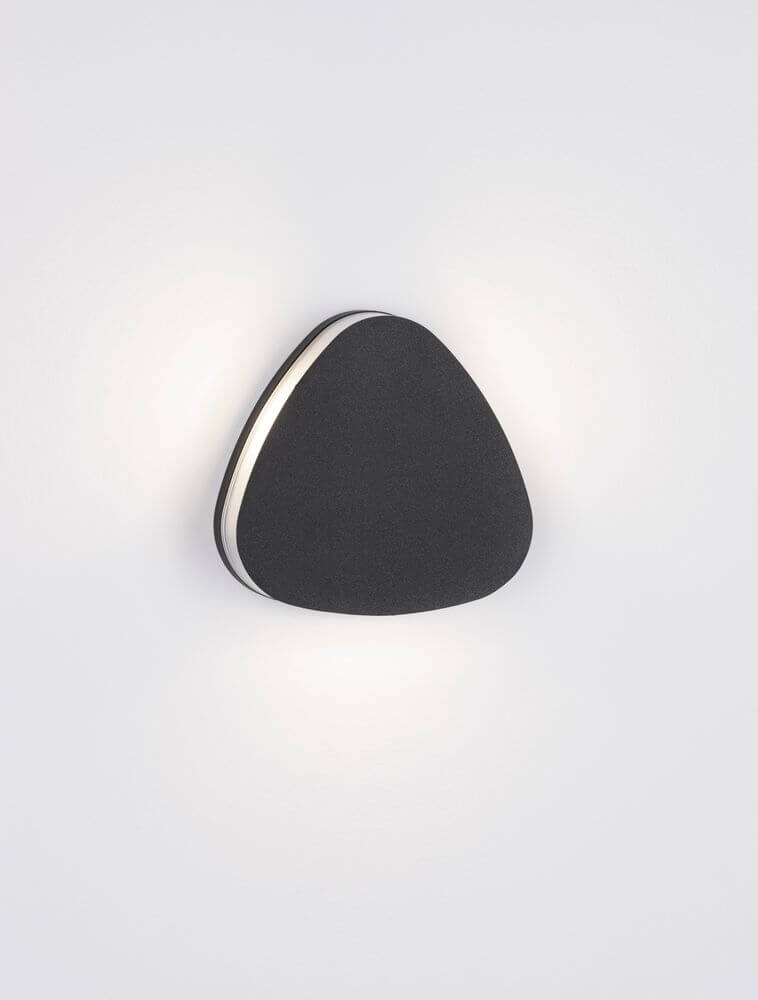 Combo LED Außenwandleuchte 3000K Anthrazit IP65 an einer Wand montiert, modernes Design, ideale Außenbeleuchtung.