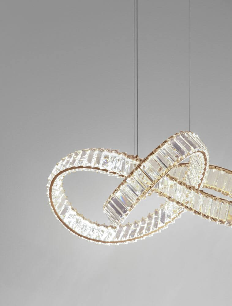 Conceto LED Pendelleuchte Verknotet Ø 60cm 3500K aus Kristall mit modernem Design und Chromring.