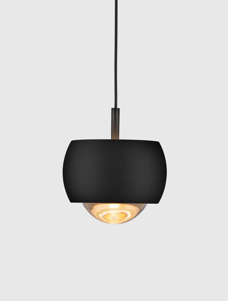 Conga LED Pendelleuchte Ø 9,6cm 3000K in elegantem Schwarz mit goldener Leuchtelement.