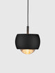 Conga LED Pendelleuchte Ø 9,6cm 3000K in elegantem Schwarz mit goldener Leuchtelement.