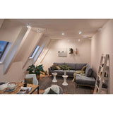 Gemütliches Wohnzimmer mit CorDuo LED Seilsystem und hellem Design, ausgestattet mit modernen LED-Spots.