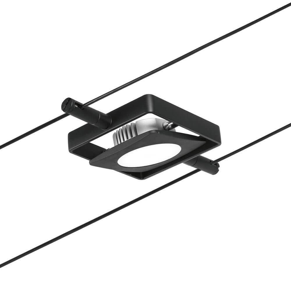CorDuo LED Seilsystem Mac Basis-Set Schwarz-Matt, Chrom mit LED-Spot an einem Seilsystem montiert.
