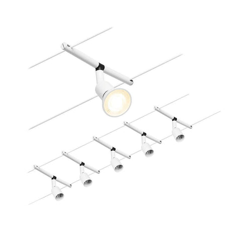 Système sur câble CorDuo Salt set de base blanc mat, chromé, avec plusieurs spots montés sur un câble.