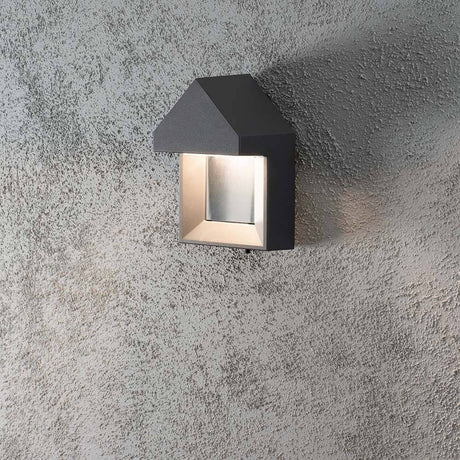 Cosenza LED lampada da parete esterna antracite montata su una parete strutturata.