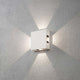 Cremona LED Außen-Wandleuchte 4er-Lichtstrahl einstellbar Weiß an einer Wand montiert mit diffus hissenden Lichtstrahlen.