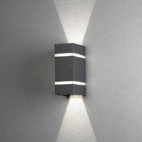 Cremona LED Udendørs væglampe antracit med moderne design og blød lysudsendelse på væggen.