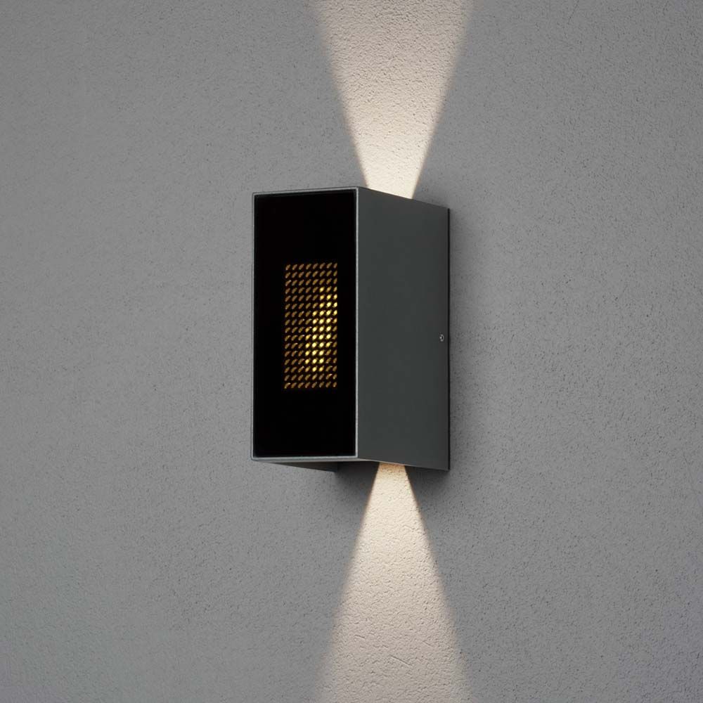 Cremona LED Außenwandlampe mit Flammen-Effekt, ferngesteuert, moderne Wandbeleuchtung für stilvolle Außenbereiche.