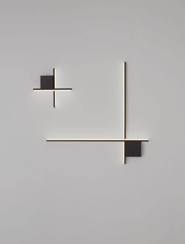 Cross LED Wandleuchte 30cm 2-flammig 2700K mit elegantem Design in satinmattem Gold.