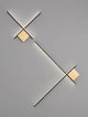 Cross LED Wandleuchte in mattem Gold mit geometrischem Design und spektakulären Lichteffekten.