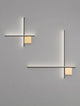 Cross LED Wandleuchte in matt Gold mit geometrischem Design und spektakulären Lichteffekten.