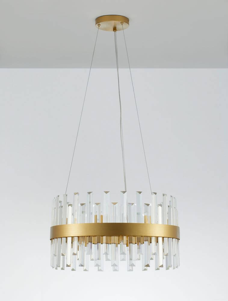 Crown Pendelleuchte 7-flammig Ø 55cm Gold-Satiniert mit Kristallstäben für ein strahlendes Ambiente.