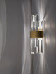 Crown Wandleuchte Gold-Satiniert von Nova Luce, edles Design mit kristallklaren Elementen.