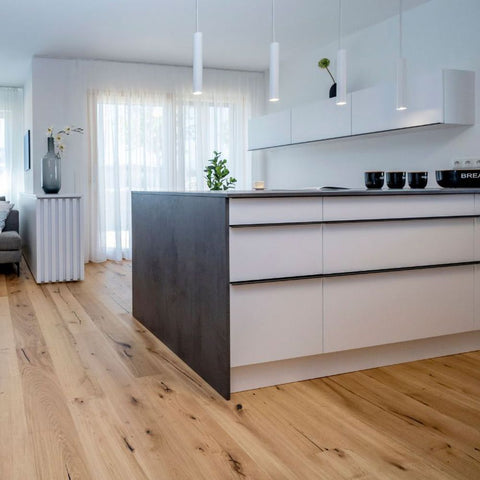 s.luce Crutch Hängelampe 1-Phasen-Schiene 200cm Endeinspeiser in modernem Kücheninterieur