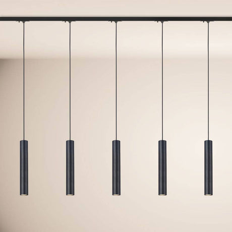 s.luce Crutch Hängeleuchte im minimalistischen Design mit fünf schwarzen Pendelleuchten für moderne Wohnstile.