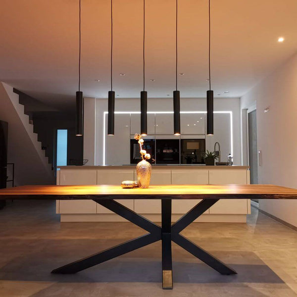 s.luce Crutch pendant lamp 1-phase track 200 cm end feed over a modern dining table in a stylish kitchen.