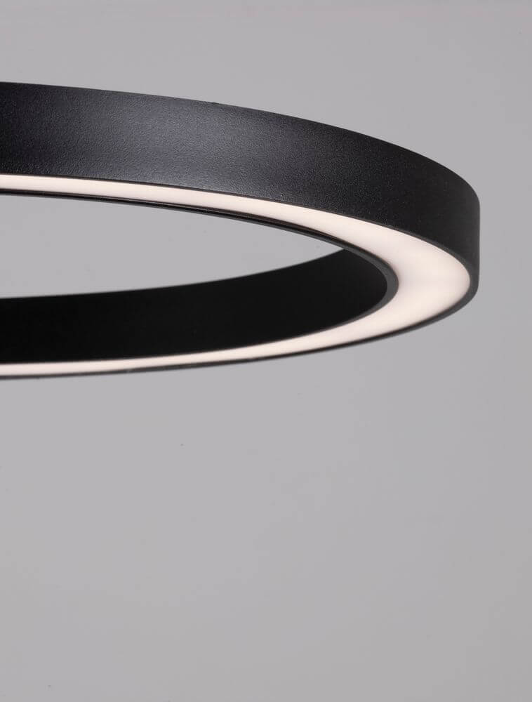 Cuppe LED Pendelleuchte 3000K – schwarzer runder Aluminiumring mit warmweißem LED-Licht, minimalistisches Design für Wohn- und Essbereich
