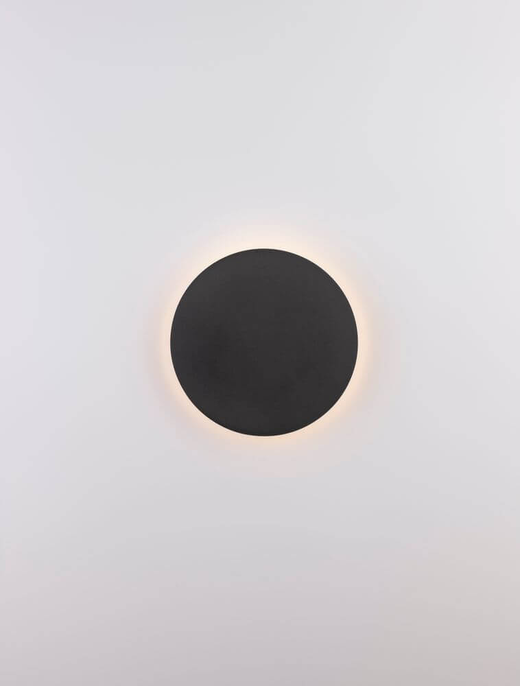 Cyrcle LED Wandleuchte Ø 22cm 3000K auf weißem Hintergrund, modernes Design.