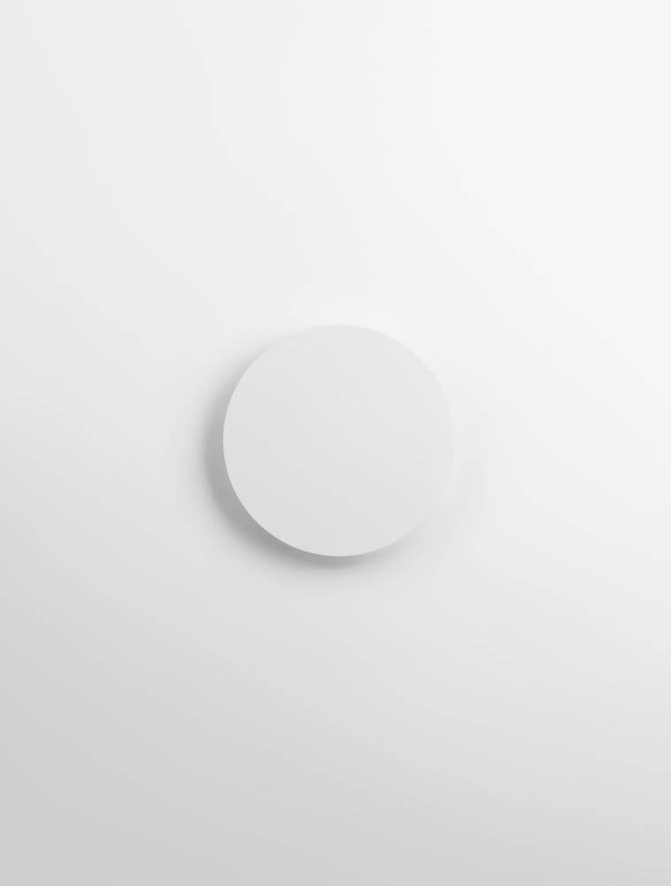 Cyrcle LED Wandleuchte Ø 22cm 3000K auf weißem Hintergrund.
