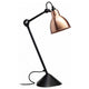 Schwenkbare Tischlampe Gras N°205 von DCWéditions mit schwarzem Gestell und kupferfarbenem Schirm.