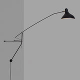 DCWéditions Mantis BS2 Wandleuchte, elegante und flexible Lichtquelle für jeden Raum.