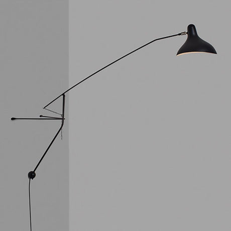 DCWéditions Mantis BS2 Wandleuchte mit Ausleger in elegantem Design, ideal für Wohnräume und Arbeitsbereiche.
