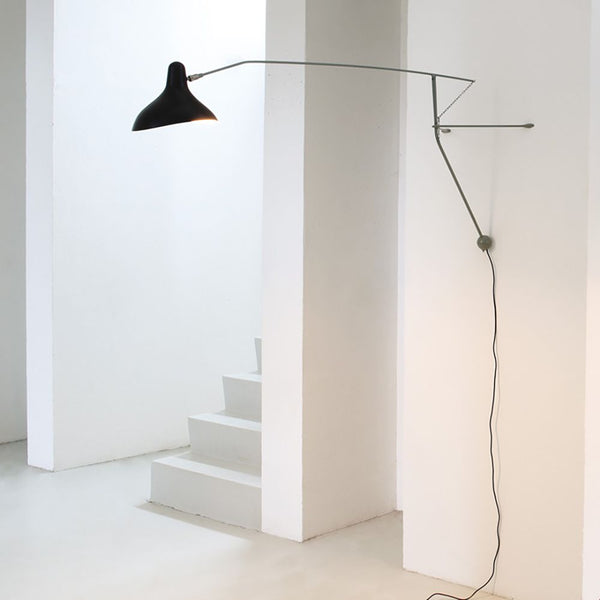 DCWéditions Mantis BS2 wall light with arm in a modern room, mounted on a white wall.