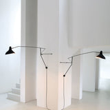 DCWéditions Mantis BS2 Wandleuchte elegant mit Ausleger, ideal für jeden Wohnraum.