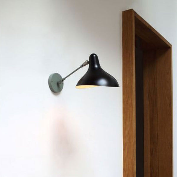 DCWéditions Mantis BS5 Wandleuchte schwenkbar Retro an Wand mit geschwungener Form und schwarzem Schirm