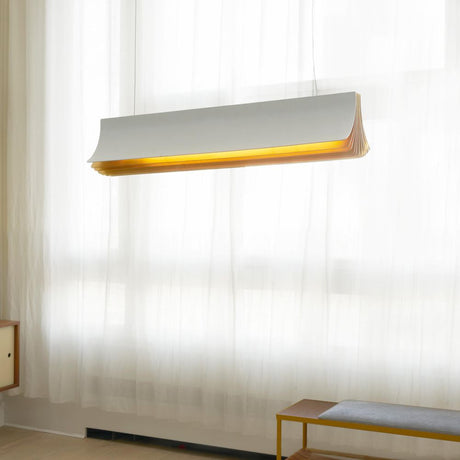 DCWéditions Respiro LED-pendellampe 90 cm i et moderne rom med lys vindusdekor.