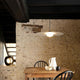 DCWéditions Mono Hängeleuchten Körper M ohne Schirm, moderne Deckenlampe in stilvollem Raum mit Holzstuhl und Tisch.