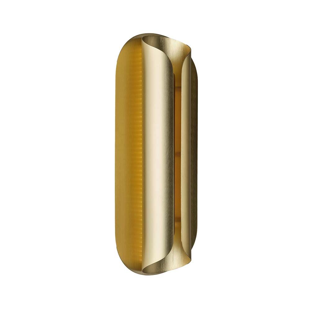 DCWéditions Rosalie Wandleuchte in Blattgold, warmes Licht für sanfte Atmosphäre, gebogene Aluminiumplatten.