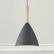 Hängeleuchte Pure 20 Grau mit eleganter Spitze aus Esche im modernen Design.