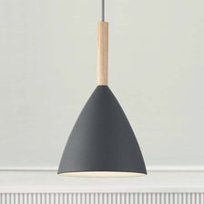 Hängeleuchte Pure 20 Grau mit eleganter Spitze aus Esche im modernen Design.