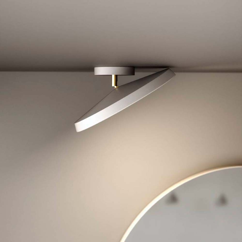 LED Deckenleuchte Alba Pro 30 Weiß, Opal Weiß an der Decke installiert, modernes Design.
