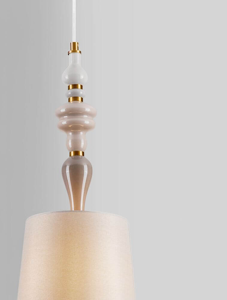Damo Pendelleuchte Ø 22cm Detailansicht mit Metall-, Keramik- und Stoffelementen in Beige- und Weißtönen.