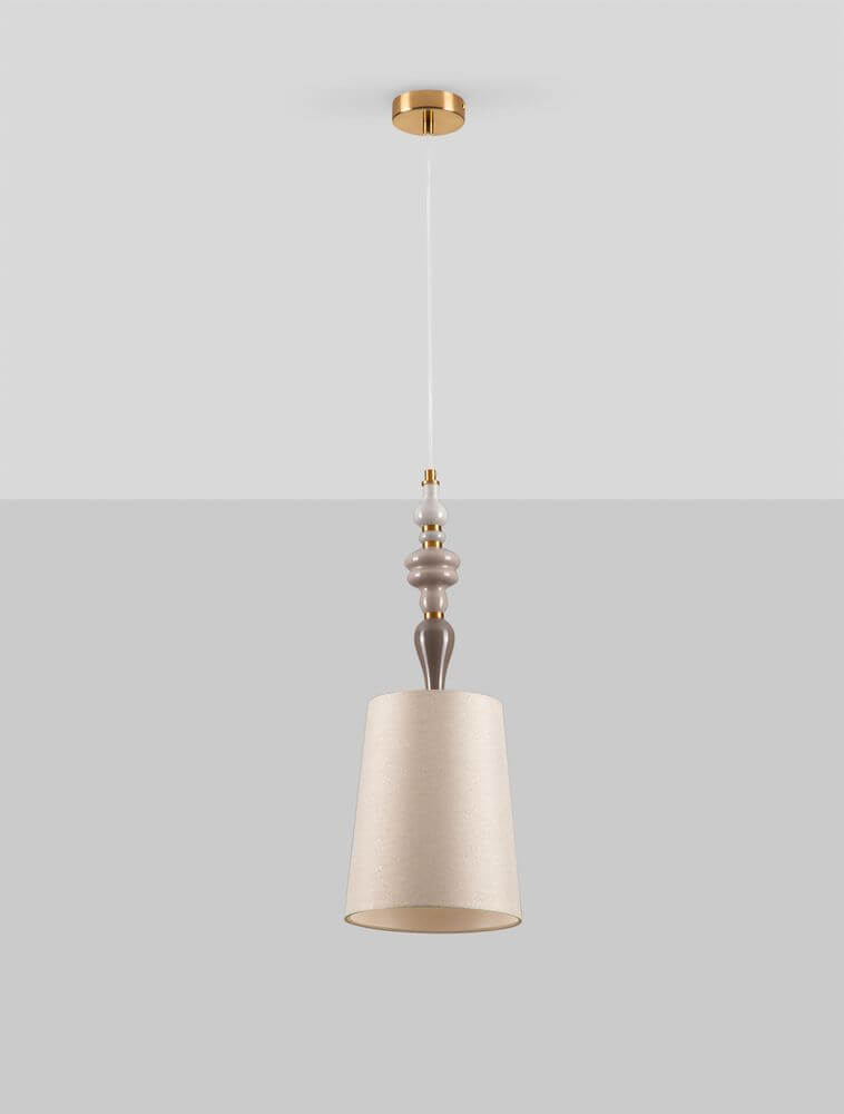 Damo Pendelleuchte Ø 22cm in Beige mit goldener Deckenbefestigung, ideal für Küchen und Esszimmer.