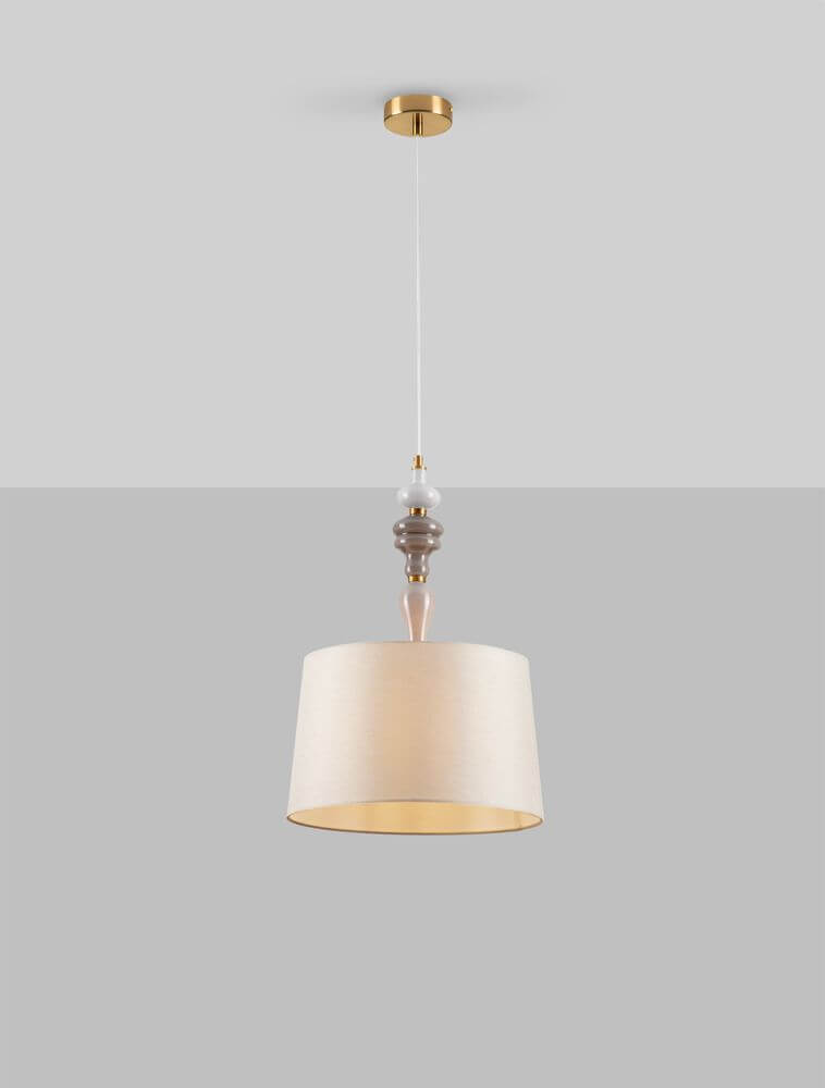 Damo Pendelleuchte Ø 34cm in Beige- und Weißtönen mit Goldaufhängung.